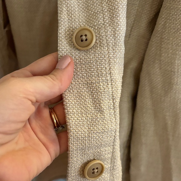Banana Republic Beige Shacket - Picture 5 of 5